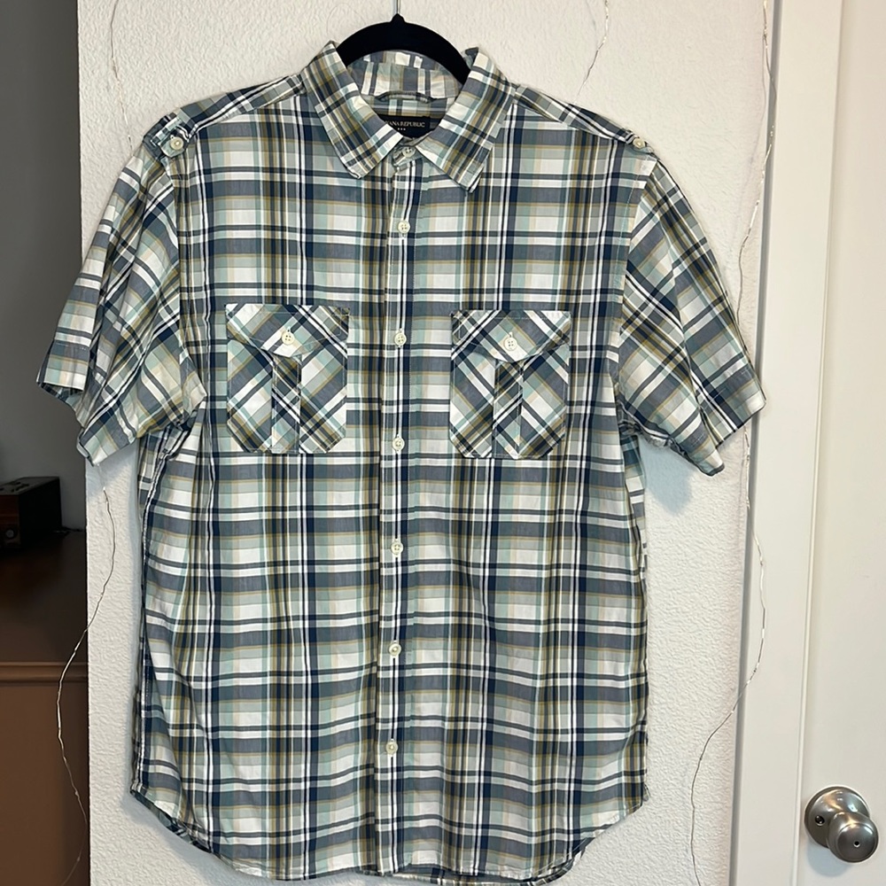Banana republic plaid shorts sleeve button-down. Size M
